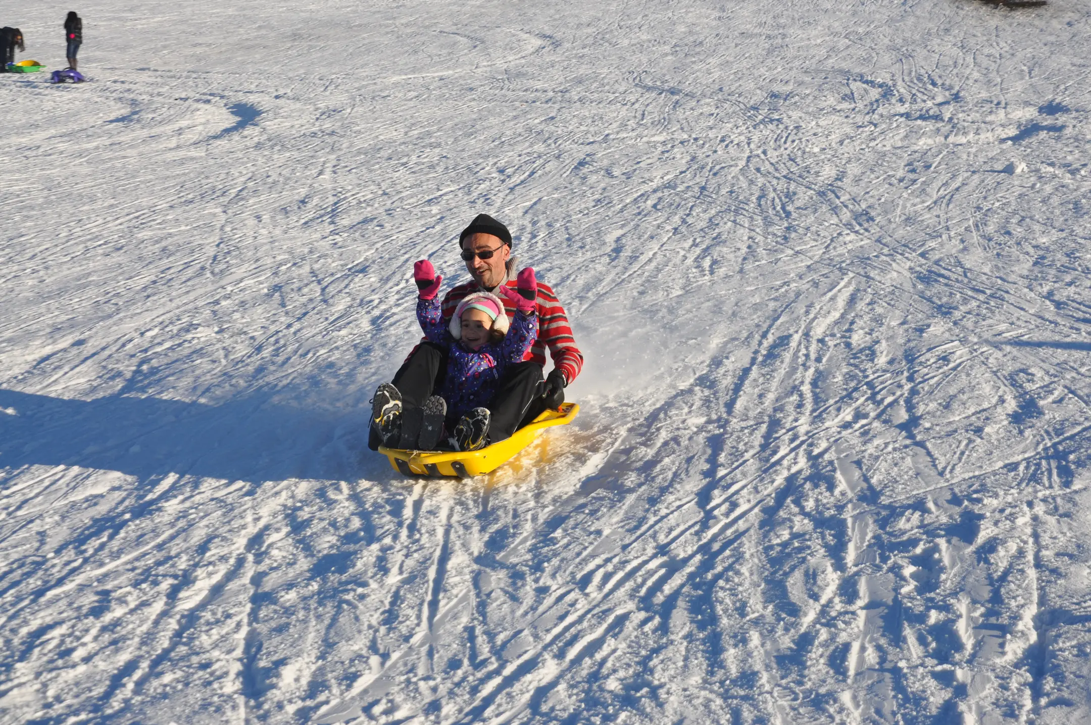 snowboard(0.85), person(0.83), person(0.73)