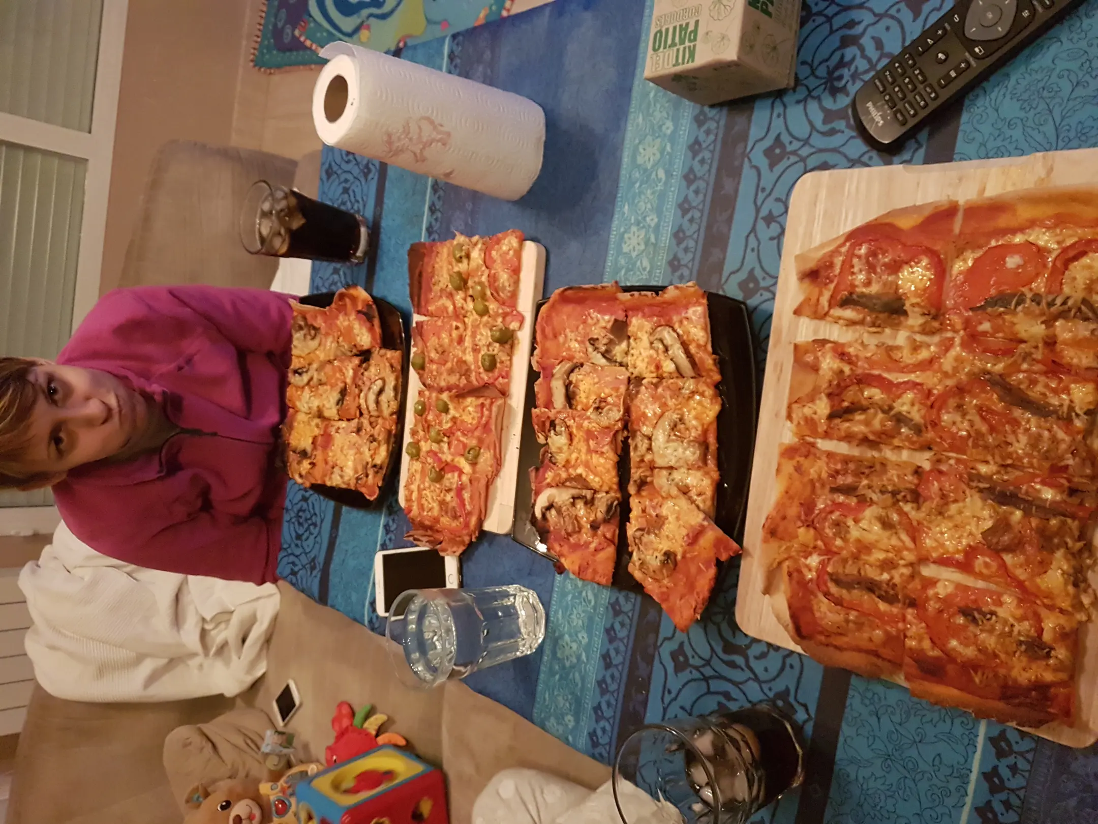 pizza(0.80), remote(0.66), dining table(0.55)