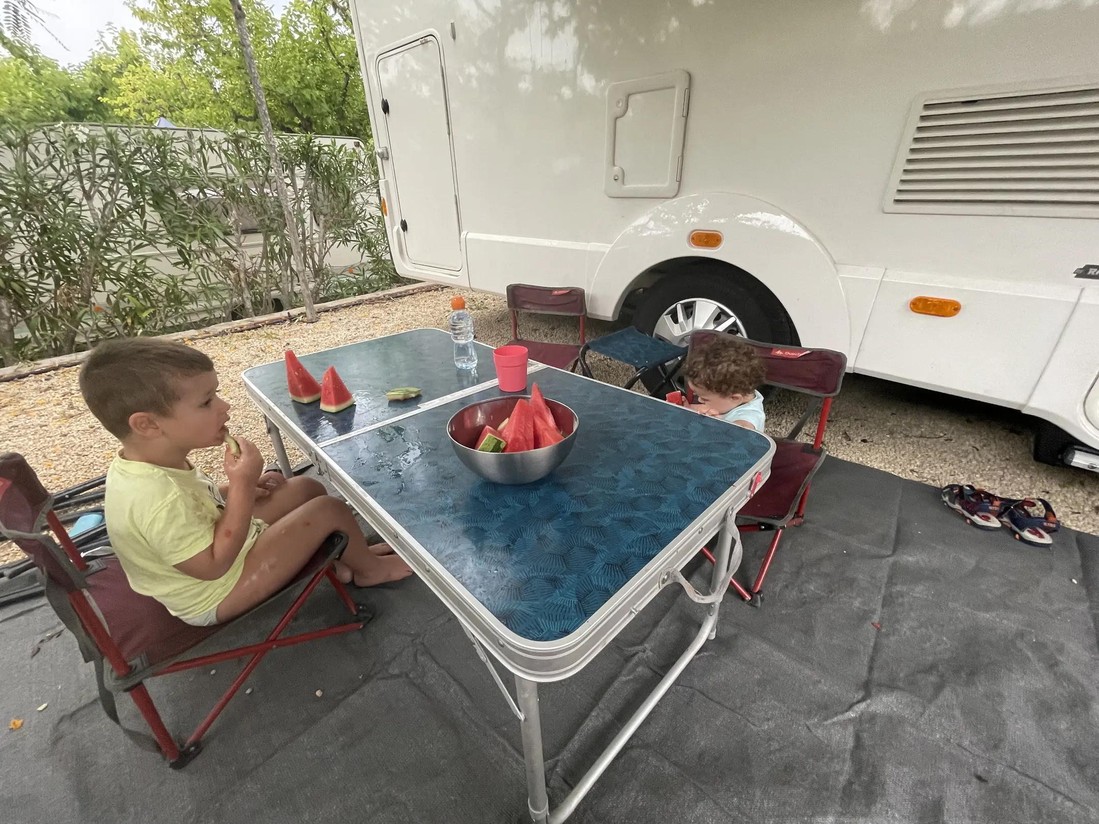 truck(0.86), chair(0.85), bowl(0.82), person(0.70)