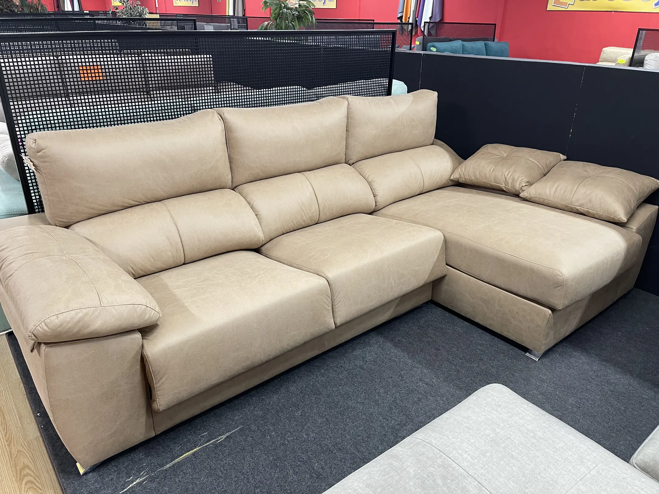 couch(0.69), couch(0.68)