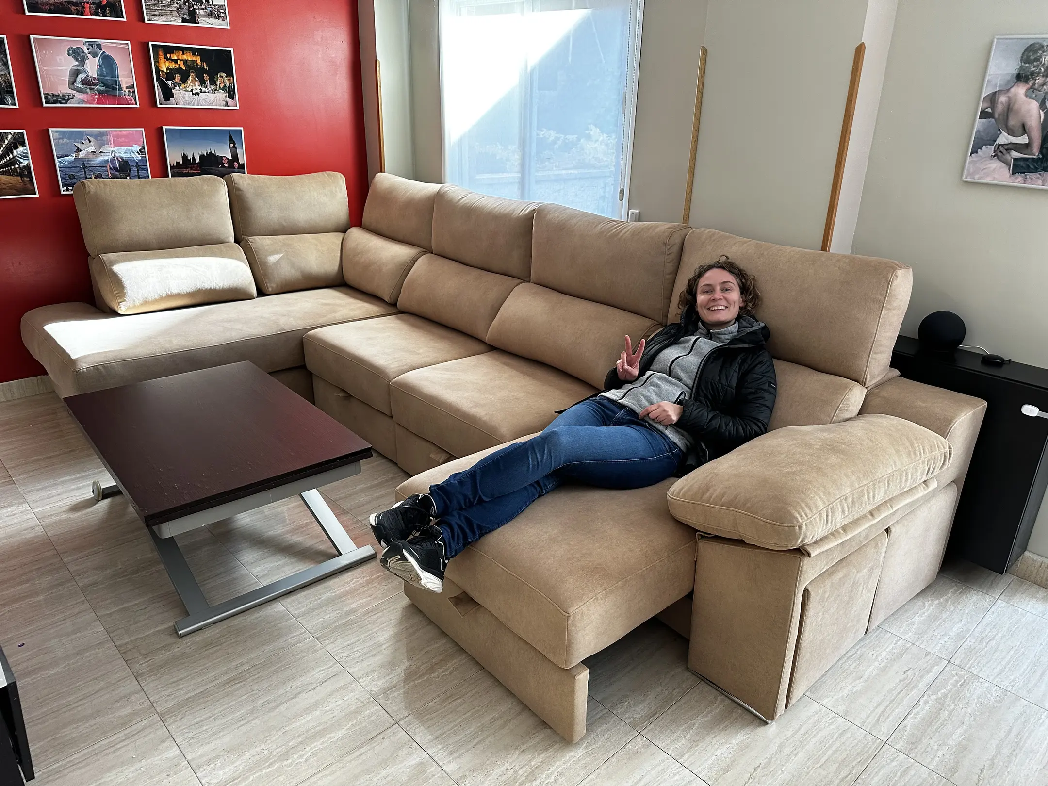 person(0.91), couch(0.70)